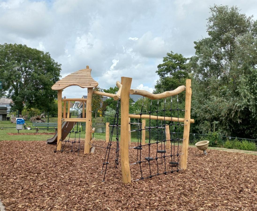 Huisje Finn, Met Grote Tuin En Veel Privacy Dirkshorn Exterior foto